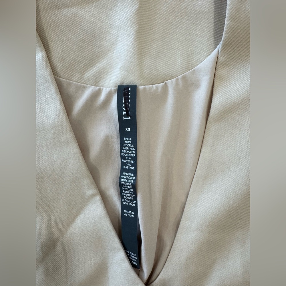 Vuori Women's Beige Coastline Vest. - Picture 2 of 5